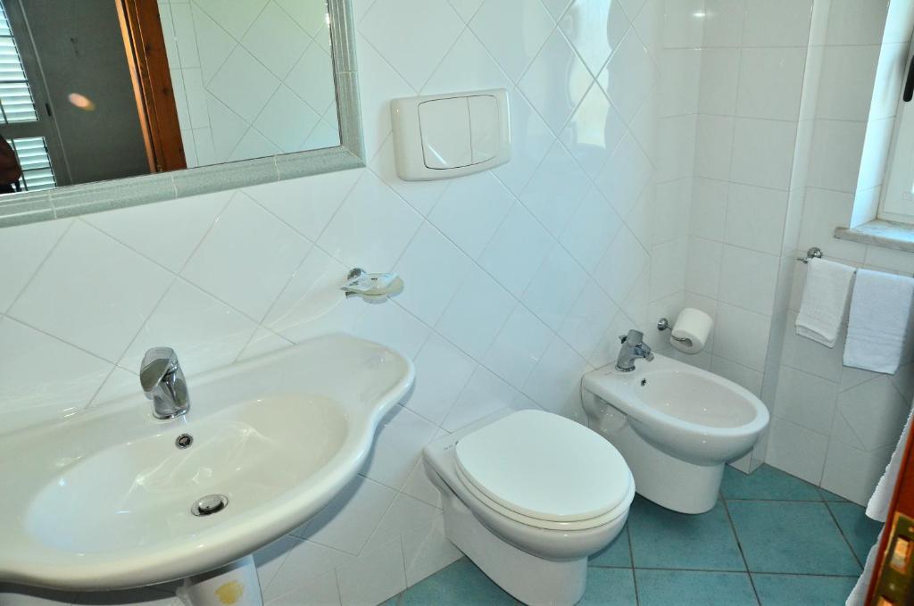 A bathroom at Hotel Villa Bernardina