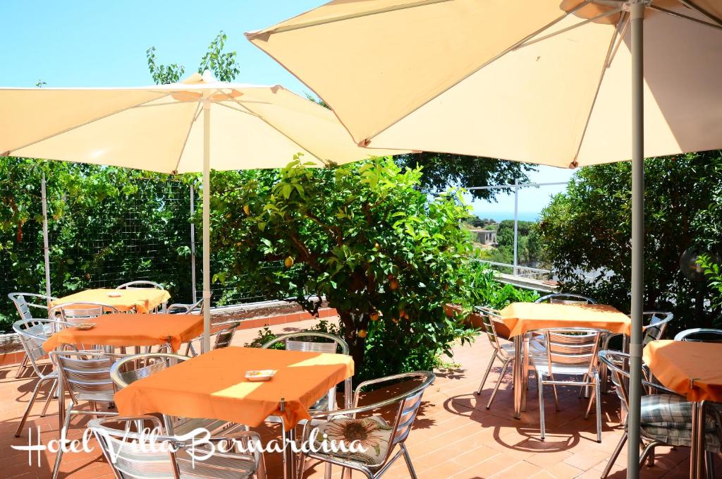 A garden outside Hotel Villa Bernardina