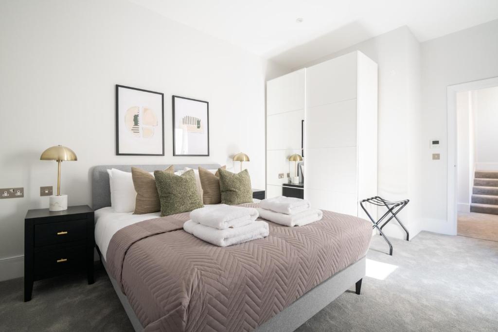 رزرو هتل، شماره 2 Queensberry Place توسط Stayo