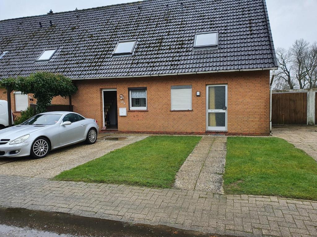 a silver car parked in front of a house at Ferienhaus 52 in Tossens in Butjadingen OT Tossens