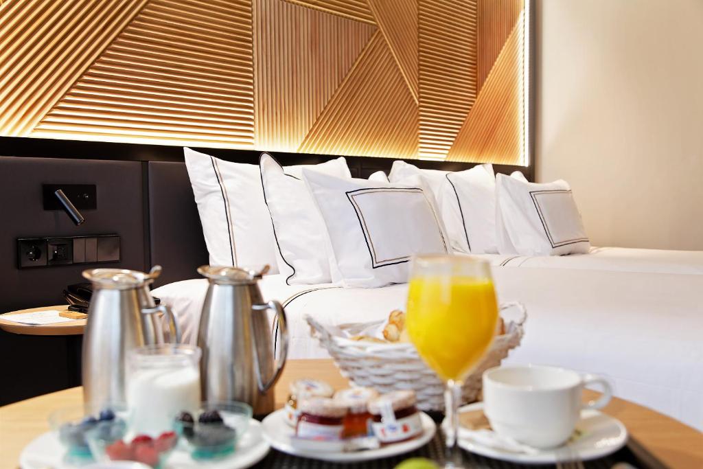 A bed or beds in a room at Melia Avenida de America