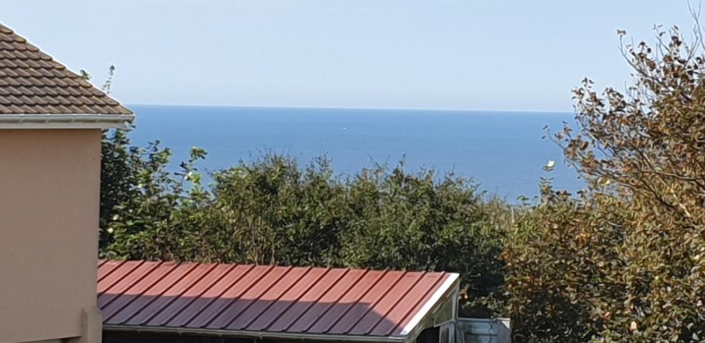 a view of the ocean from a house at Entre ciel et mer, Maison neuve vue mer proche de la plage in Équihen-Plage