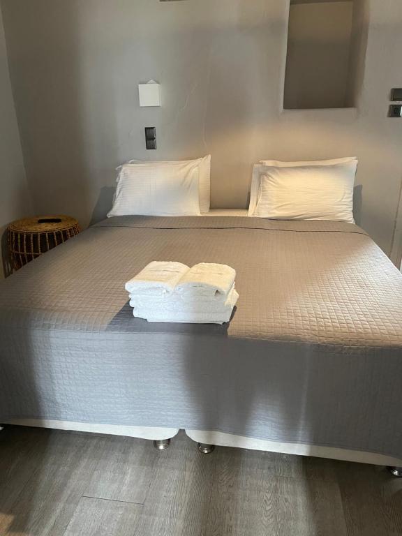 Posteľ alebo postele v izbe v ubytovaní Rania Apartments Sea View