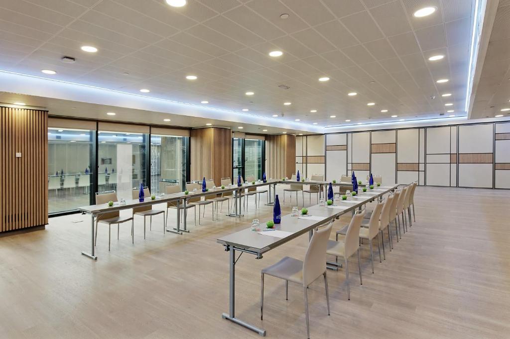 The business area and/or conference room at Melia Avenida de America