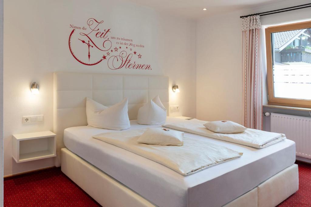 Postel nebo postele na pokoji v ubytování Hotel Garni Bergidyll - adults only