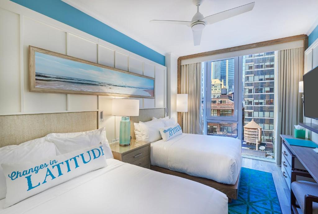 Ein Bett oder Betten in einem Zimmer der Unterkunft Margaritaville Resort Times Square