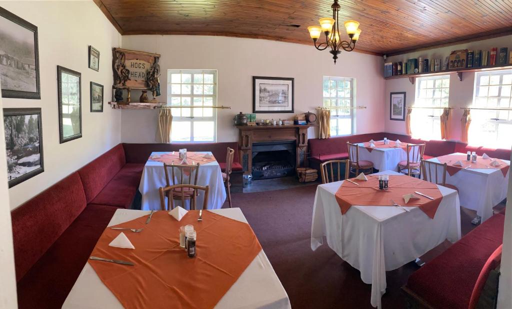 Un restaurant sau alt loc unde se poate mânca la The Historic Hogsback Inn