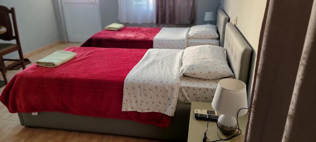 Postel nebo postele na pokoji v ubytování Hotel Bar Restorant Marina