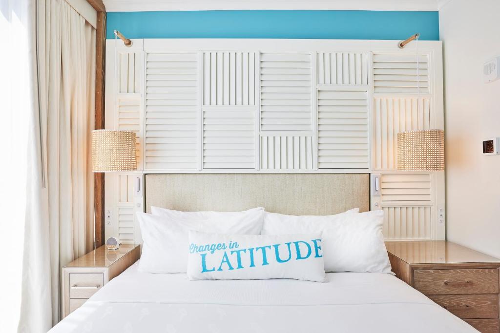 Ein Bett oder Betten in einem Zimmer der Unterkunft Margaritaville Resort Times Square