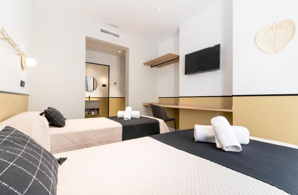 A bed or beds in a room at Cálamo Guesthouse