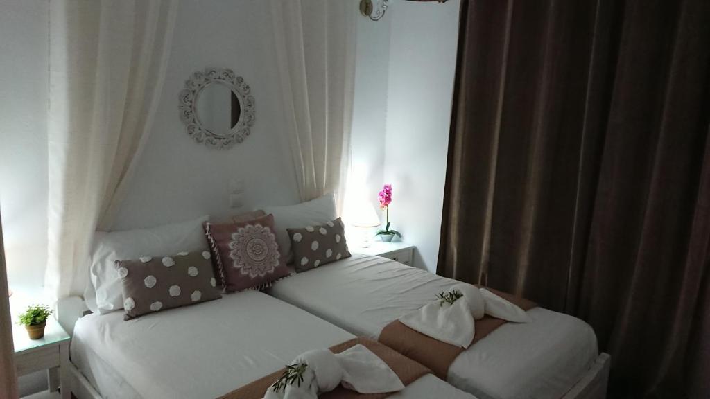 Postel nebo postele na pokoji v ubytování Villa Trypitos