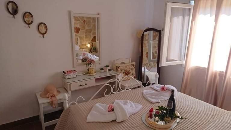 Postel nebo postele na pokoji v ubytování Villa Trypitos