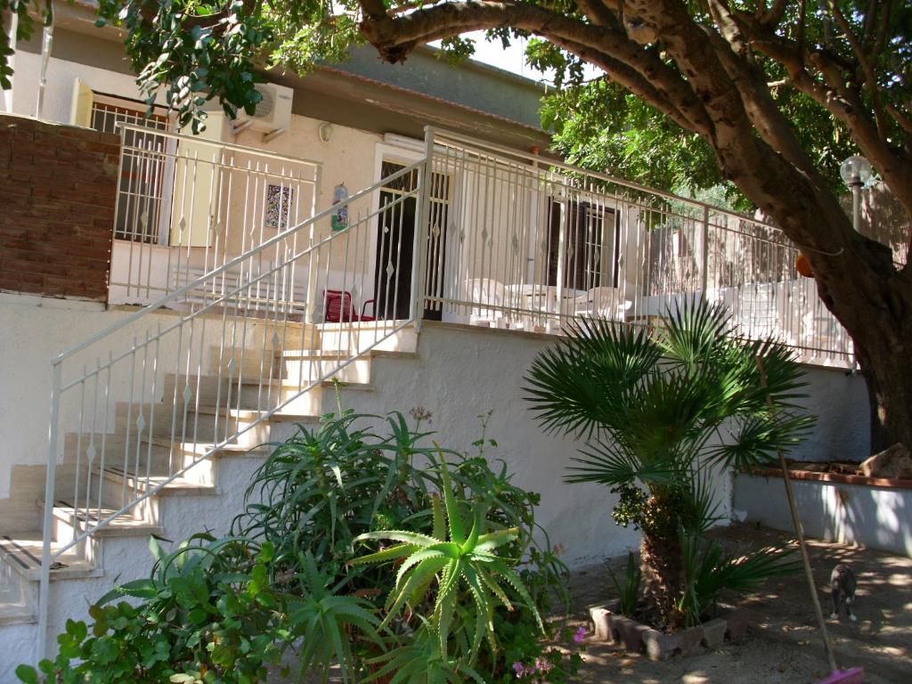 a white house with stairs and a tree at Villetta Mare e Terme in Castellammare del Golfo