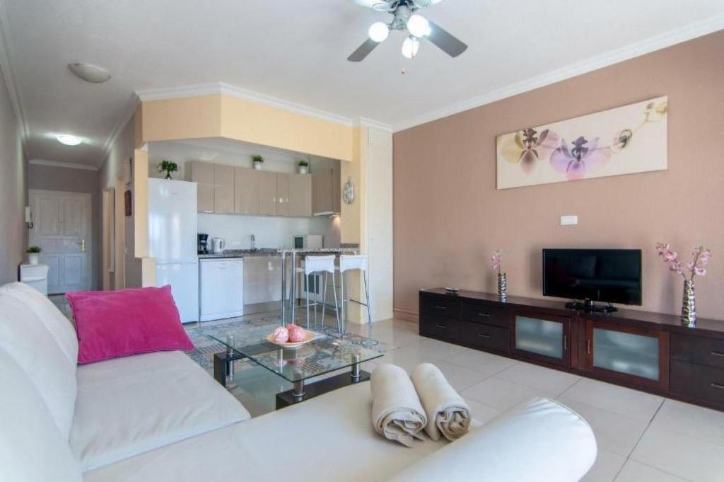 Kuchyň nebo kuchyňský kout v ubytování Apartament 1 bedroom Los Cristianos Las Vistas beach