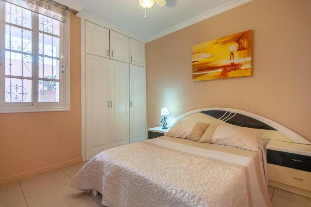 Postel nebo postele na pokoji v ubytování Apartament 1 bedroom Los Cristianos Las Vistas beach