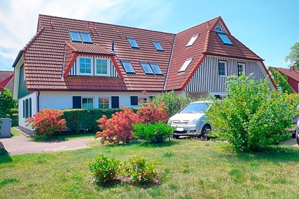 a house with a car parked in front of it at Löscher, Friedrich FW 7 in Zingst