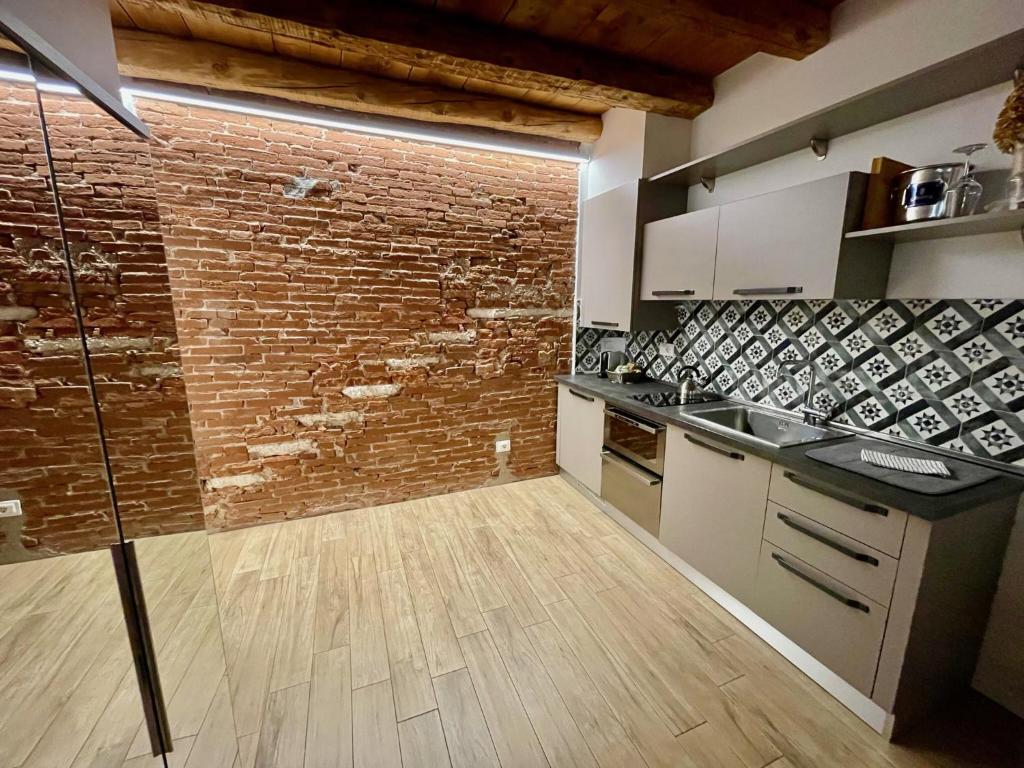 Kuchnia lub aneks kuchenny w obiekcie UnicumHouse Verona