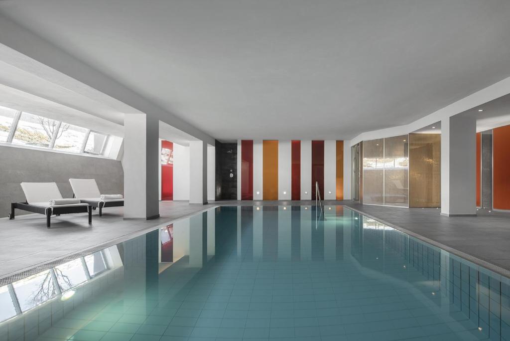 Basen w obiekcie Hotel Krondlhof lub w pobliżu