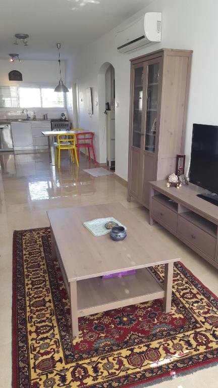TV a/nebo společenská místnost v ubytování Room near Sheba Medical Center, and Bar Ilan, and TLV Airport