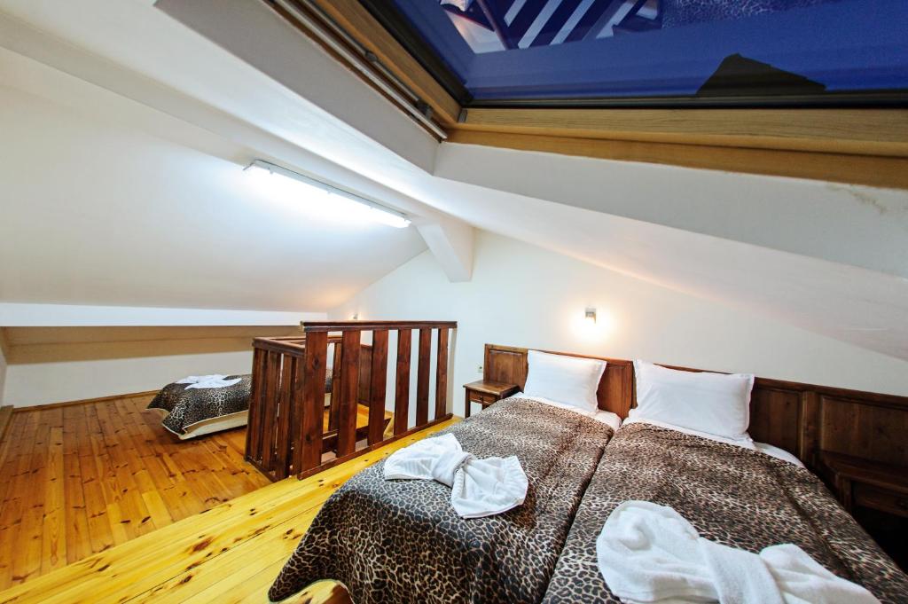 Postel nebo postele na pokoji v ubytování Hotel Dumanov