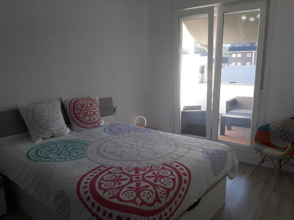 a bedroom with a bed and a dresser at Jaen Apartment in Ponferrada