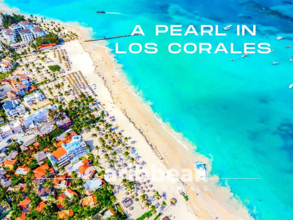 Letecký snímek ubytování A Pearl In Los Corales. Playa Bavaro. Punta Cana