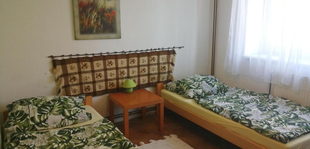 Postel nebo postele na pokoji v ubytování Keramický a výtvarný ateliér Konešín
