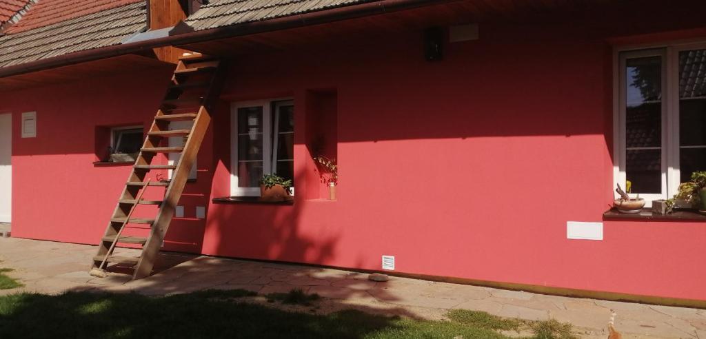 Budova, kde se penzion – hostinec nachází