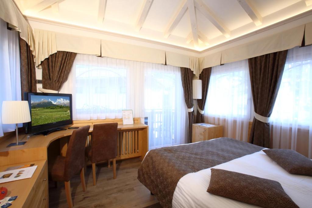 TV a/nebo společenská místnost v ubytování Alexander Hotel Alpine Wellness Dolomites