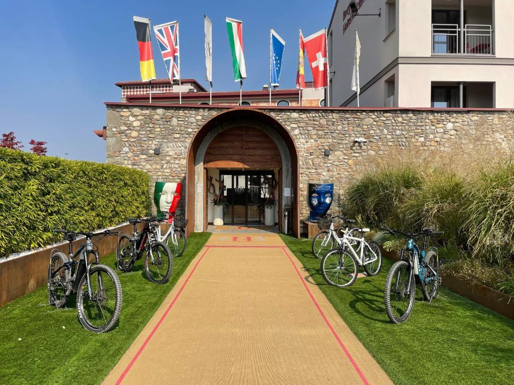 Jízda na kole v ubytování Hotel Borgo Brianteo nebo okolí