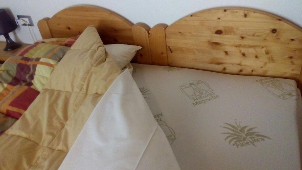 Postel nebo postele na pokoji v ubytování Agriturismo il Podere Vedelago con San Bernardo, Alpaca e una Pentola di cose da scoprire
