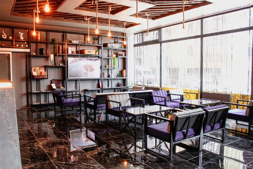 A restaurant or other place to eat at Grand Catalkaya Hotel