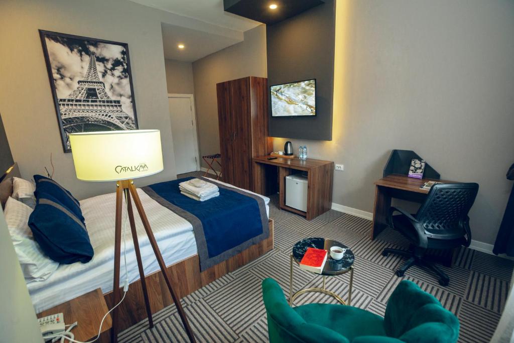 A television and/or entertainment centre at Grand Catalkaya Hotel