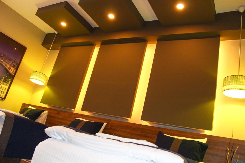 A bed or beds in a room at Grand Catalkaya Hotel