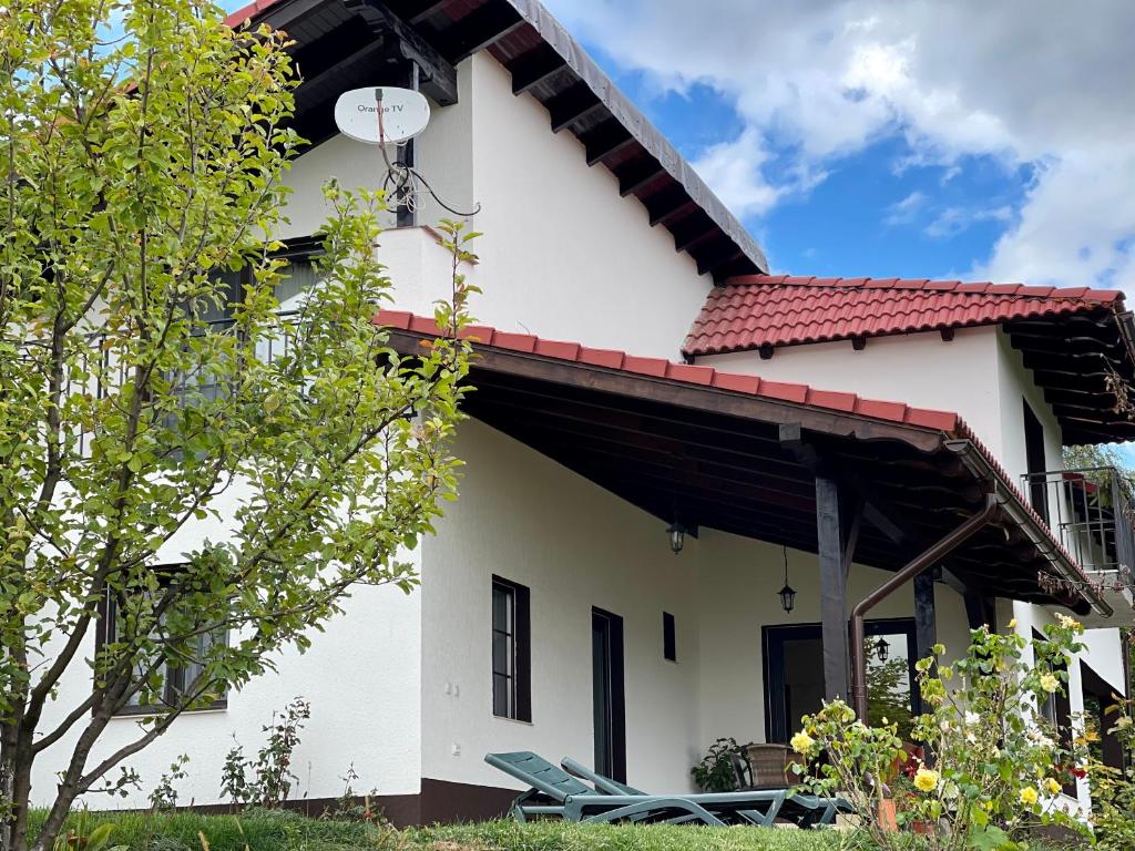 Budova, kde se chata nachází