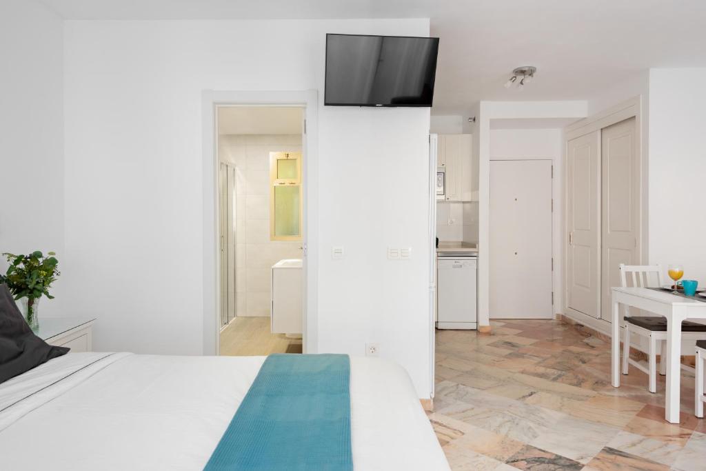 Romana Playa Apartamento Elviria, Marbella – Updated 2022 Prices