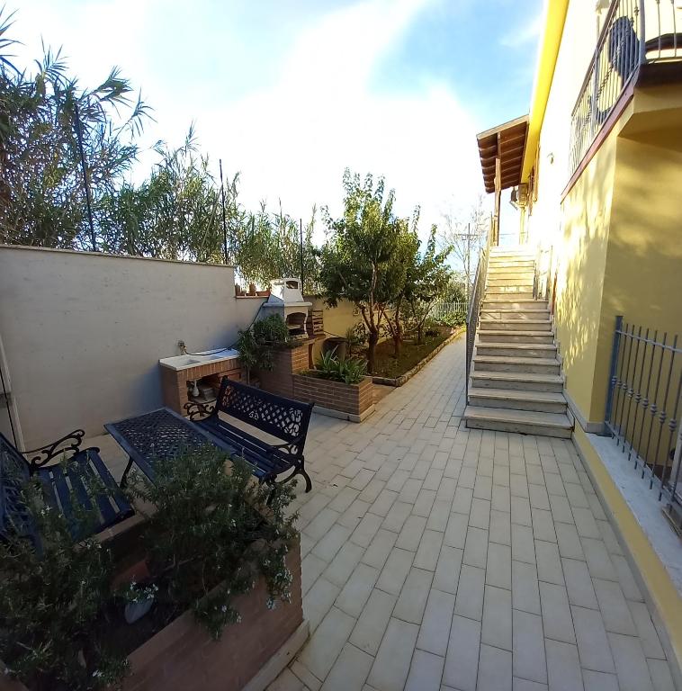 A balcony or terrace at Villetta con giardino e parcheggio coperto