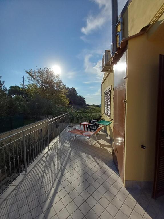 A balcony or terrace at Villetta con giardino e parcheggio coperto