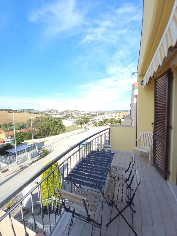 A balcony or terrace at Villetta con giardino e parcheggio coperto