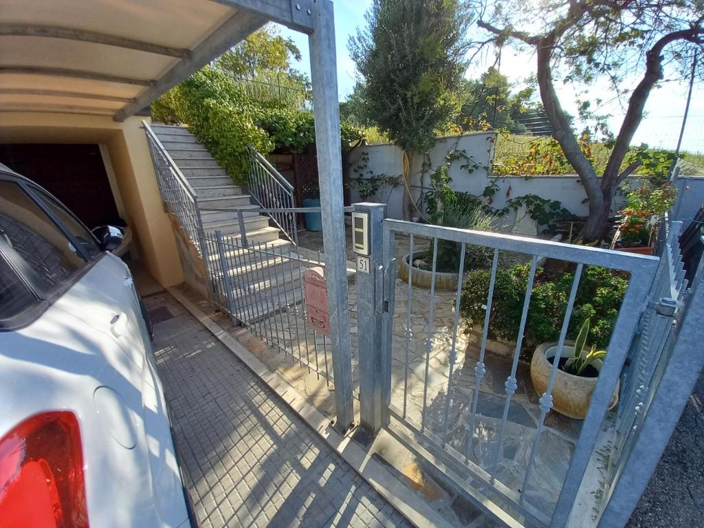 A balcony or terrace at Villetta con giardino e parcheggio coperto