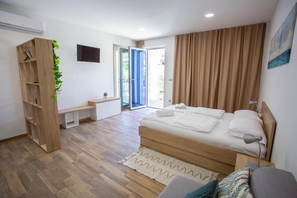 Poseidon Mobile Home Resort - 2