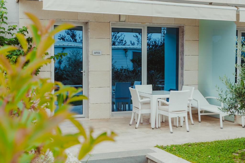 Poseidon Mobile Home Resort - 5