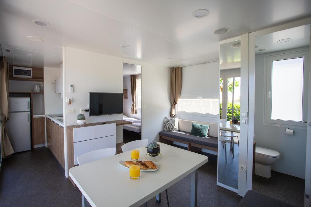 Cucina o angolo cottura di Poseidon Mobile Home Resort
