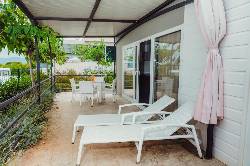 Poseidon Mobile Home Resort - 18