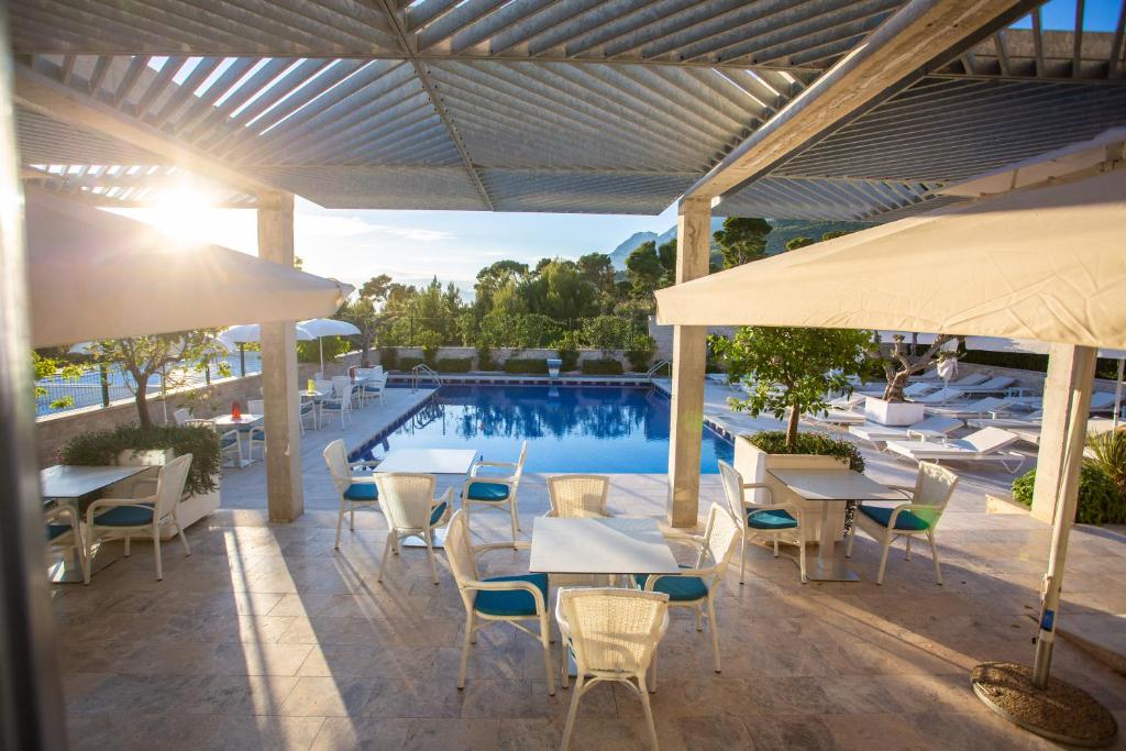 Piscina di Poseidon Mobile Home Resort o nelle vicinanze