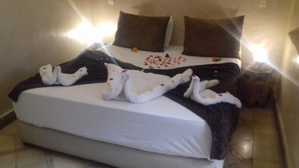 Postel nebo postele na pokoji v ubytování Riad Chalymar