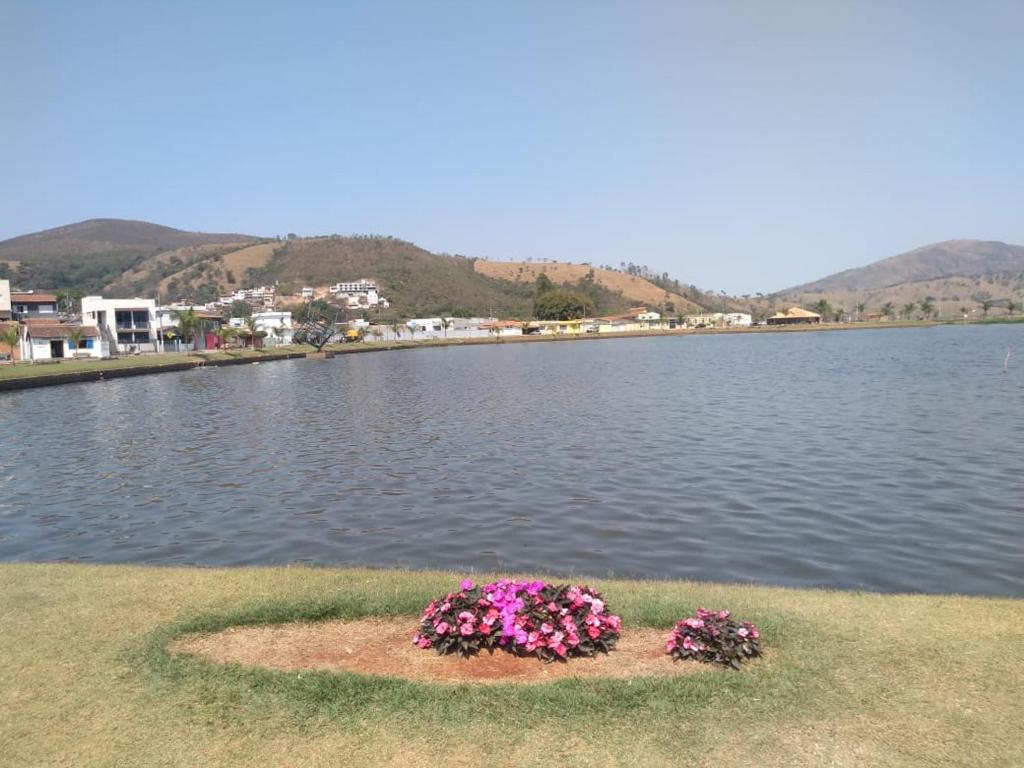a small island in the middle of a lake at Villa Maria in Capitólio