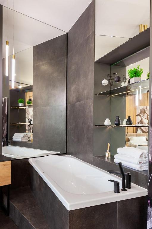 Royal romantic apartment with bathtub - Appartement D'une Chambre