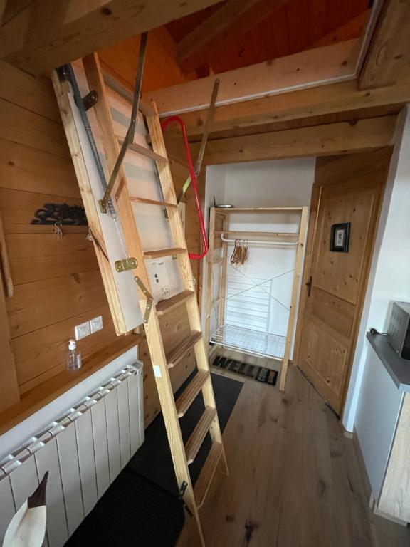 a loft bed in a tiny house at Chalet cosy proche Tramway du Mont-Blanc et centre in Saint-Gervais-les-Bains