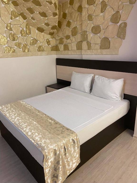 Postel nebo postele na pokoji v ubytování Premium Hotel Yerevan